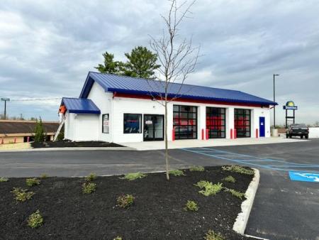 Front view of the Chip's Auto Glass store in Sharonville, Ohio. 